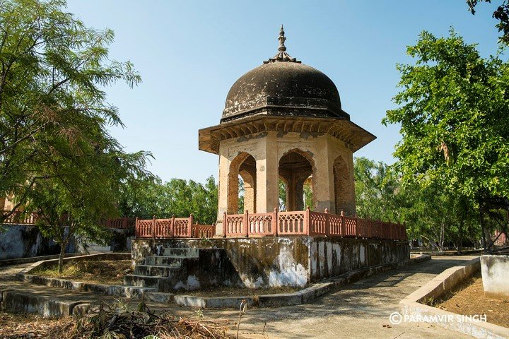 Mughal garden and monument with painted chhatris built by Jahangir (Small)
